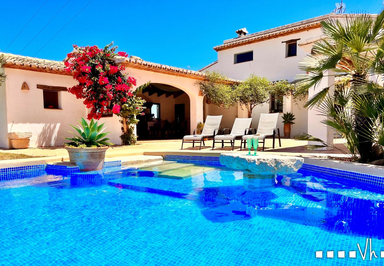 Villa en Benissa - MARIPOSA- Acogedora casa de campo  con piscina y vistas a la montaña 