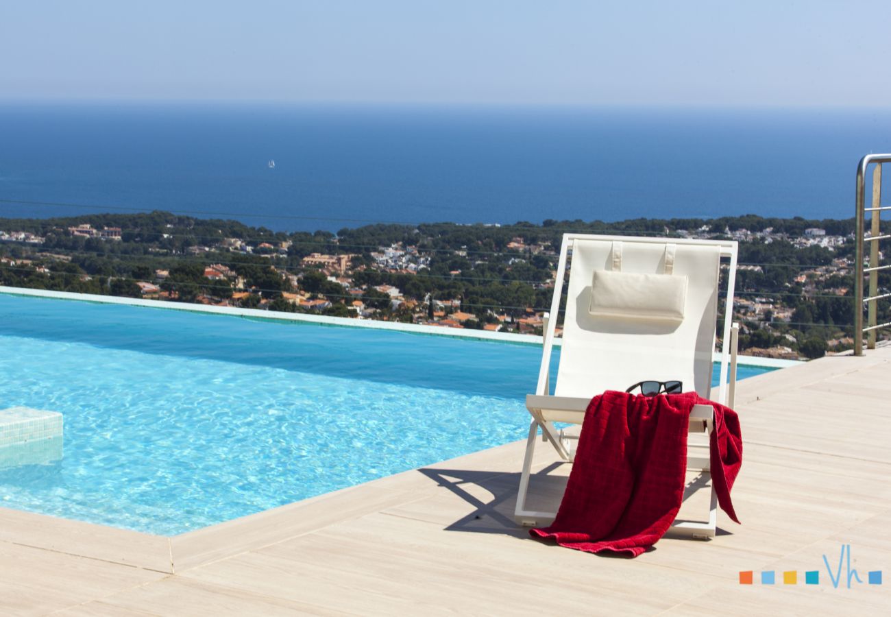 Villa en Moraira - BENIMUSLEM- Villa para alquilar en Moraira conn espectacular piscina infinity con vistas al mar.