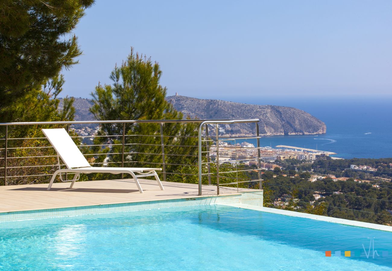 Villa en Moraira - BENIMUSLEM- Villa para alquilar en Moraira con espectacular piscina infinity con vistas al mar.