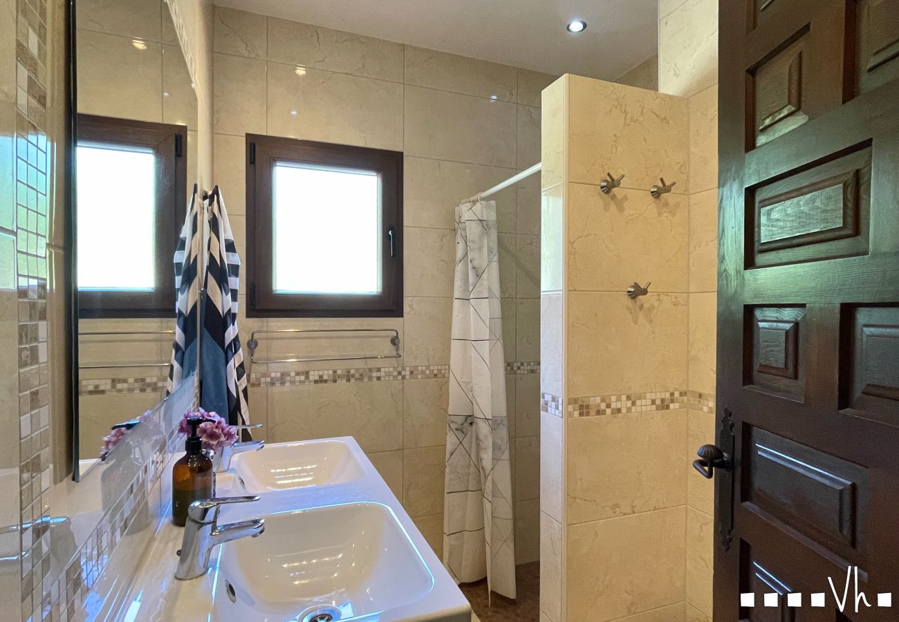 Villa en Moraira - Villa RODRIGANDA en Moraira – 3 dormitorios, piscina privada, a 700 m de la playa El Portet, aire acondicionado y wifi