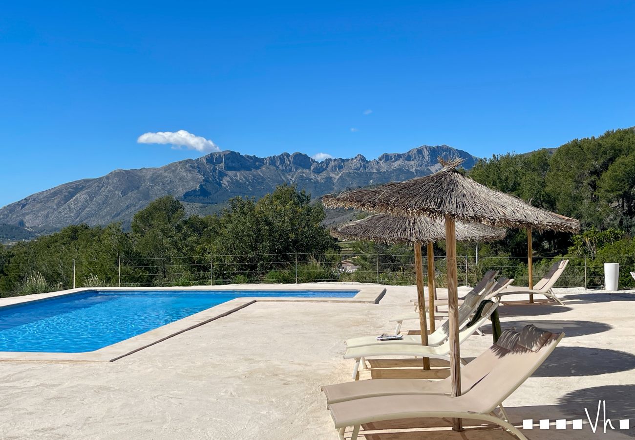 Casa rural en Benissa - Villa MATIMI en Benissa – Casa rural con piscina, terraza con vistas, cargador para coches eléctricos y entorno tranquilo