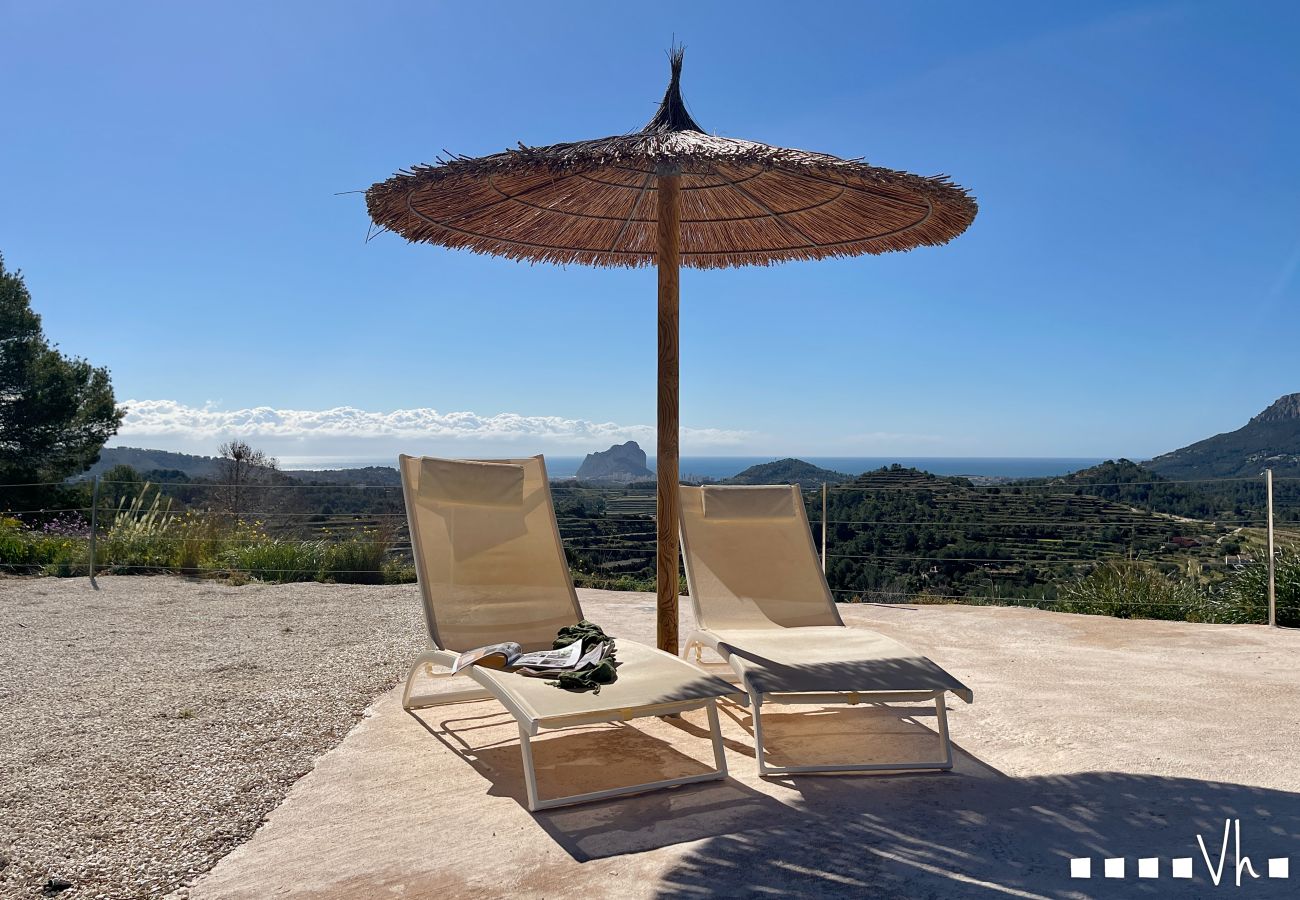 Casa rural en Benissa - Villa MATIMI en Benissa – Casa rural con piscina, terraza con vistas, cargador para coches eléctricos y entorno tranquilo