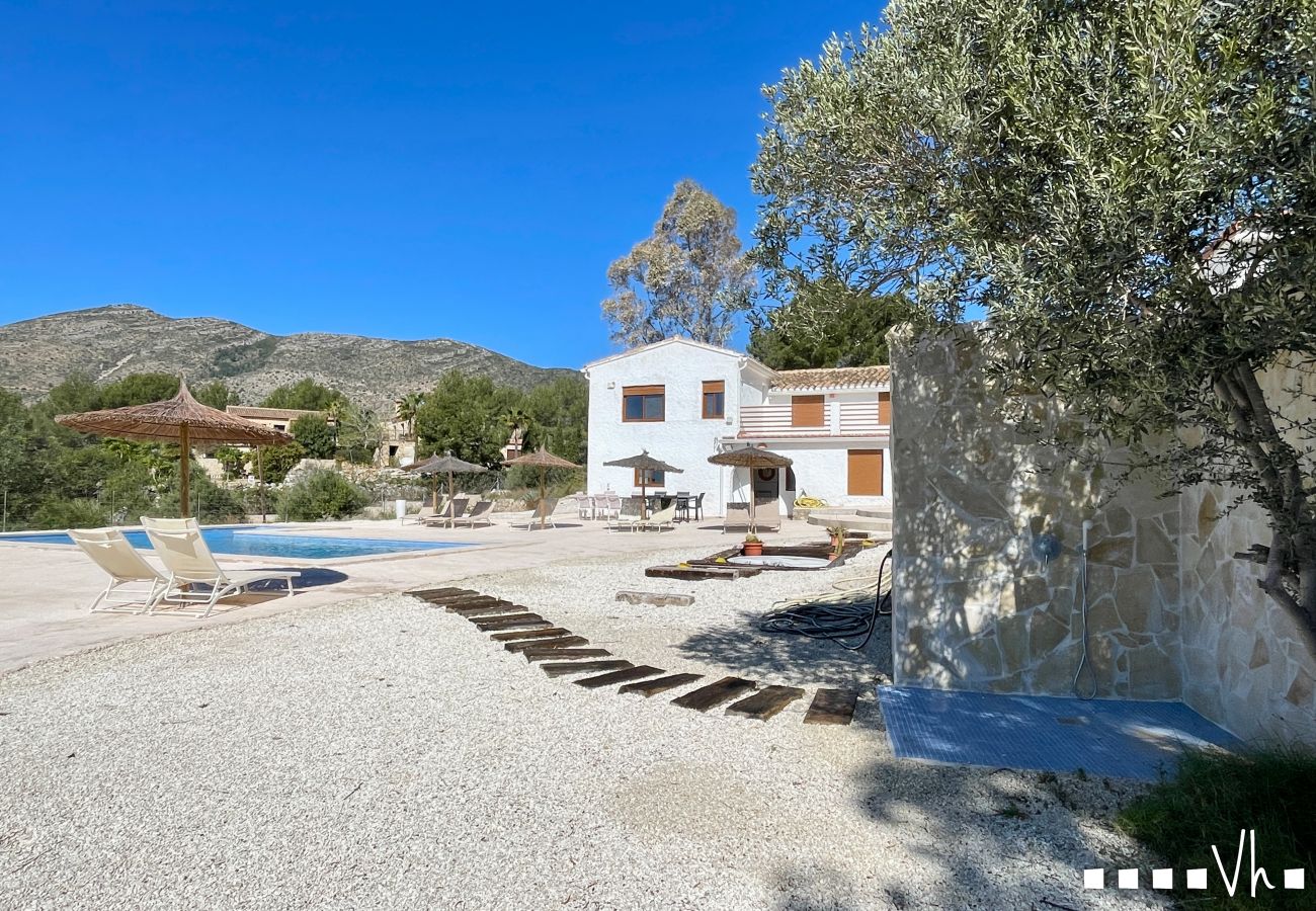 Casa rural en Benissa - Villa MATIMI en Benissa – Casa rural con piscina, terraza con vistas, cargador para coches eléctricos y entorno tranquilo
