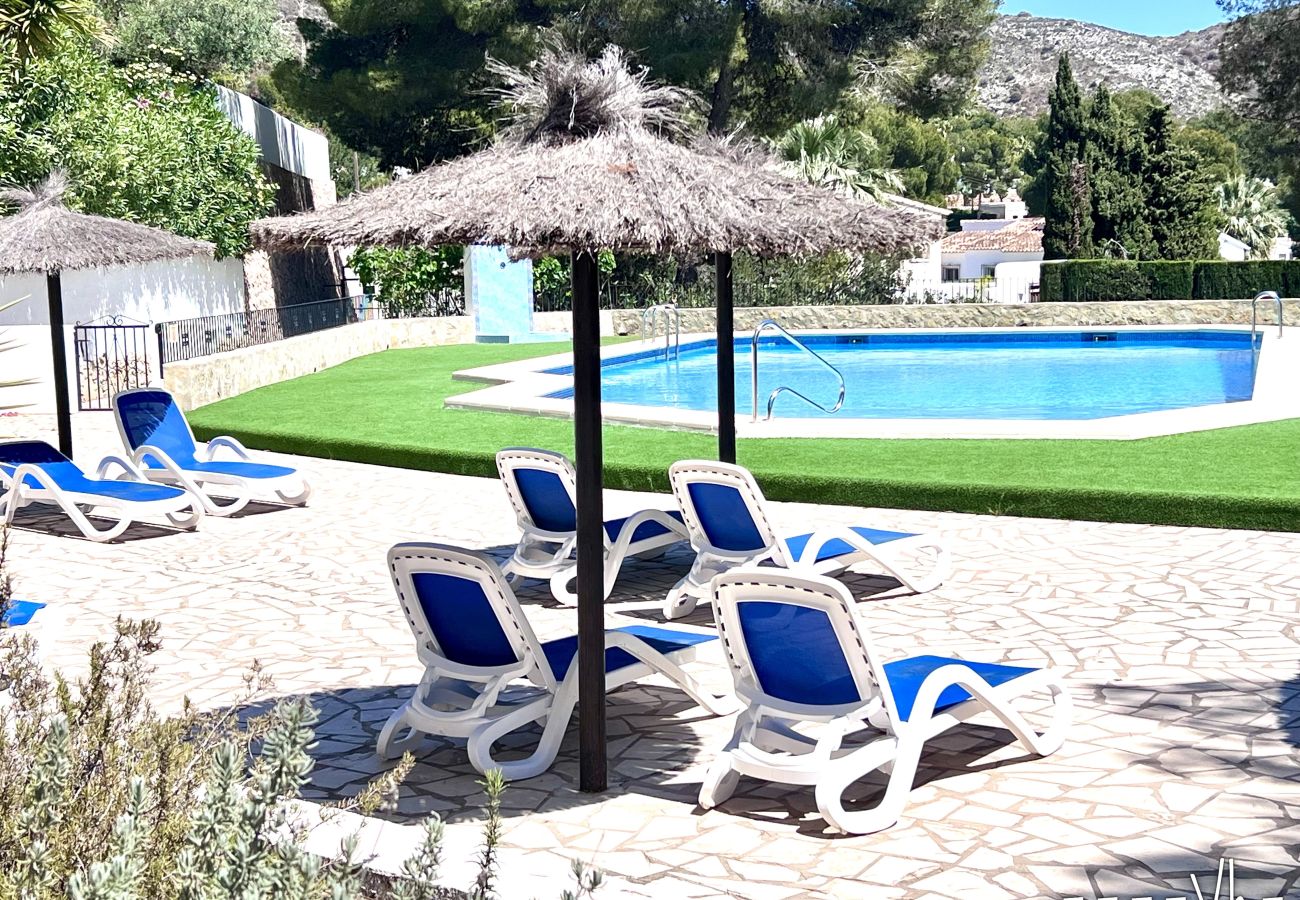 Chalet con piscina y una terraza grande chill out para disfrutar de tus vacaciones! Reserva ahora!