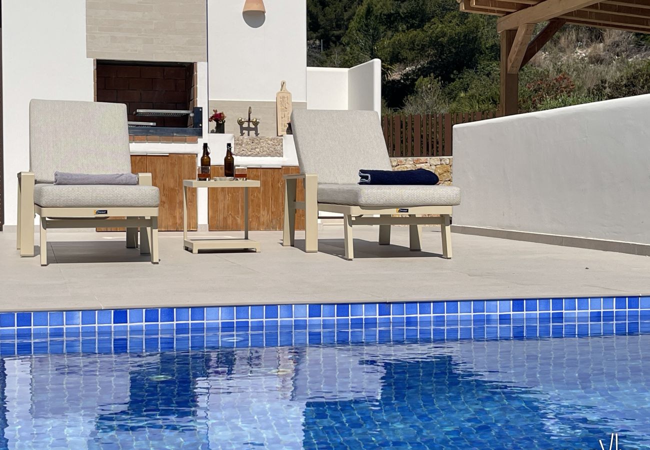 Villa en Pedreguer - Villa moderna para 6  con piscina privada y vistas a la montaña -  LA OKSANA 