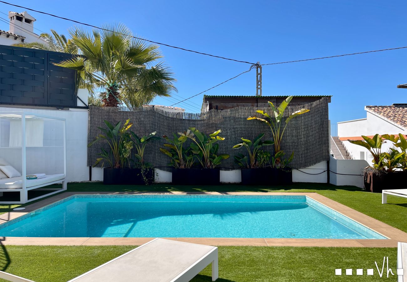 Villa en Teulada - Elegante Villa en Moraira para 6, Piscina Privada y Cercanía al Pueblo - ALMARE
