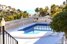 Moderna Villa de alquiler vacacional con piscina privada, vistas al mar, bbq y wifi gratis en Benissa