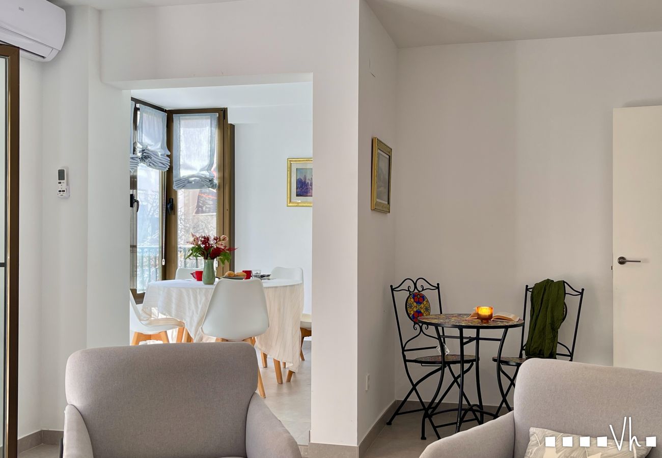 Ferienwohnung in Moraira - Apartment MILOS in Moraira – Für 4 Personen, 200 m vom Meer entfernt, Terrasse und Parkplatz inklusive