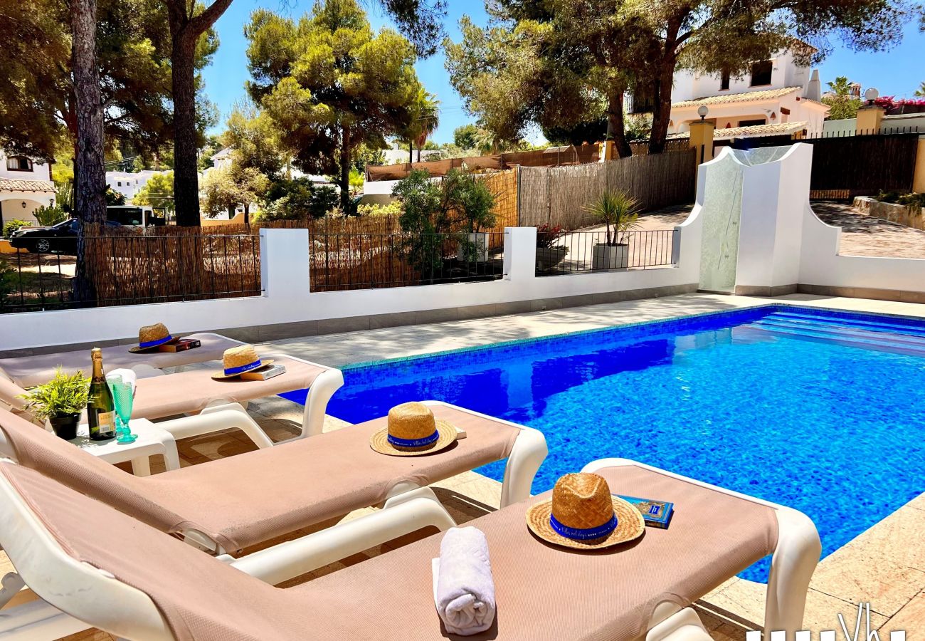 Villa in Moraira - CARMEN -Rustikale Villa mit privatem Pool, 800 m vom Strand El Portet Moraira entfernt