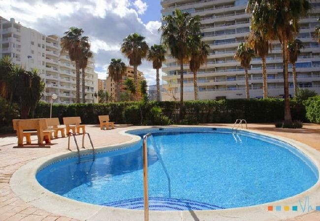 Ferienwohnung in Calpe - Apartment NAIMA in Calpe – 1. Reihe am Strand Fosa, für 4 Personen, Terrasse, Pool, WLAN und Klimaanlage