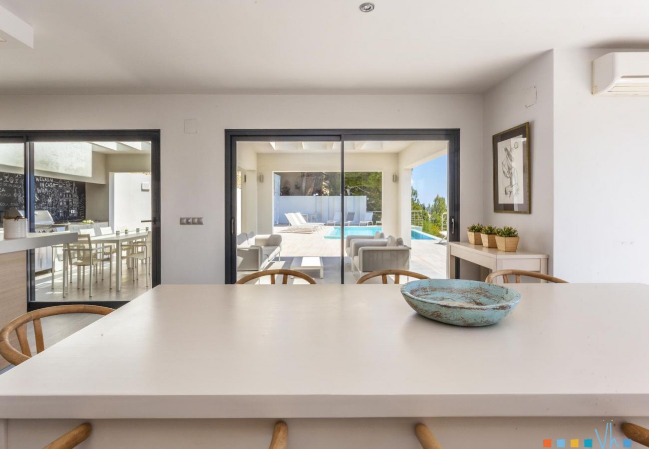 Villa in Moraira - BENIMUSLEM- Villa zu vermieten in Moraira mit einem spektakulären Infinity-Pool mit Meerblick.