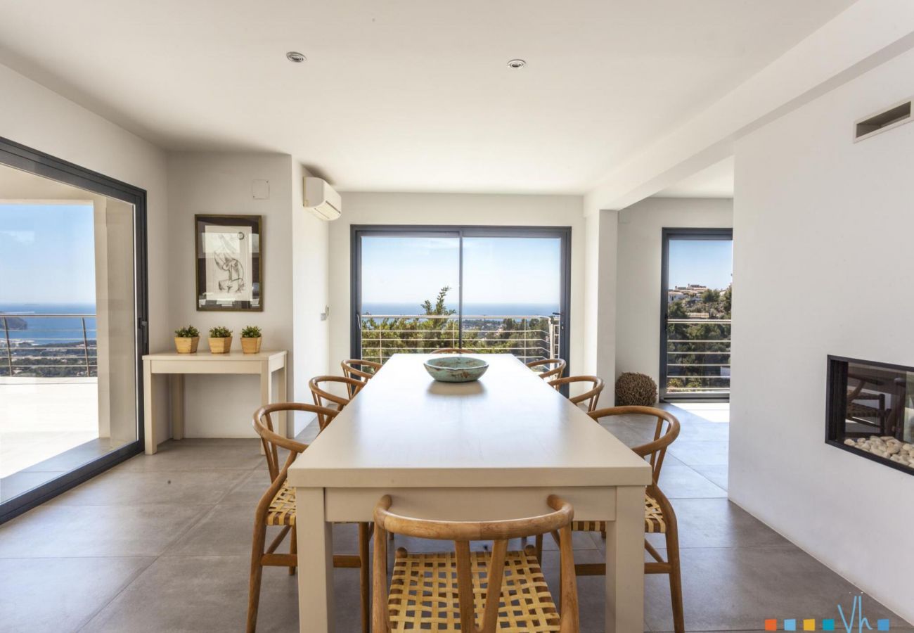 Villa in Moraira - BENIMUSLEM- Villa zu vermieten in Moraira mit einem spektakulären Infinity-Pool mit Meerblick.