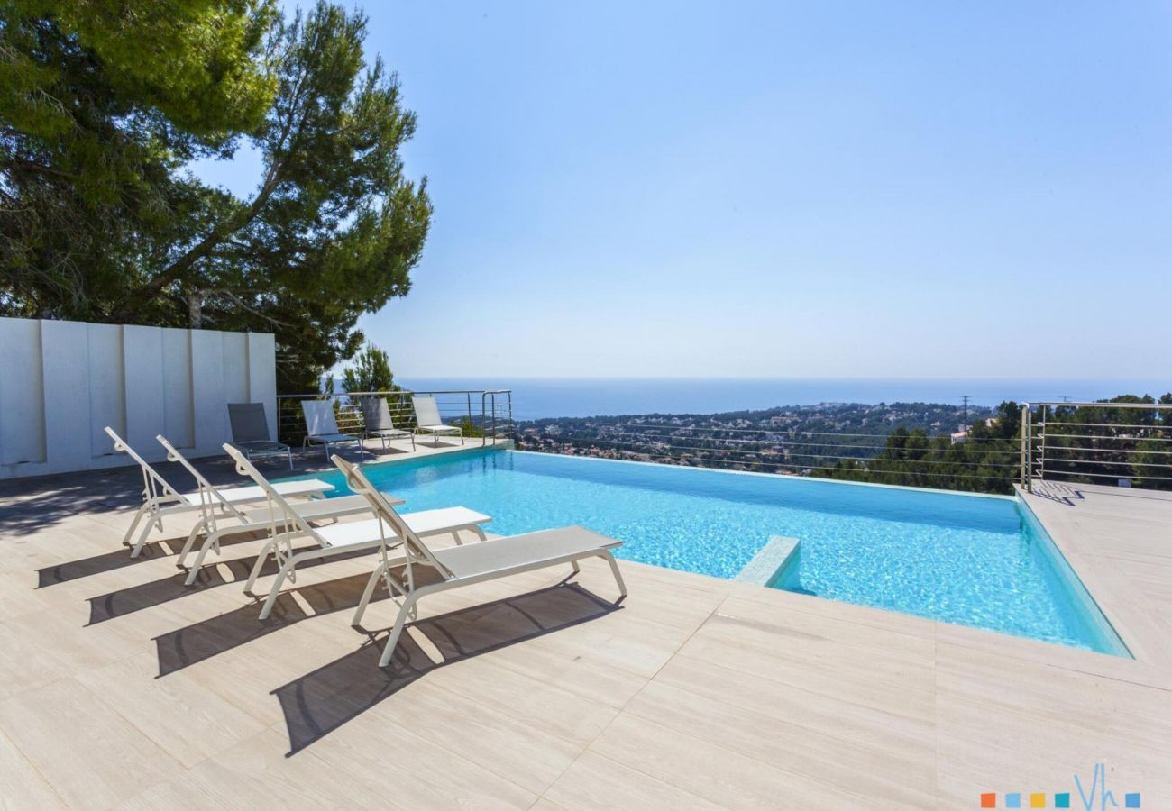 Villa in Moraira - BENIMUSLEM- Villa zu vermieten in Moraira mit einem spektakulären Infinity-Pool mit Meerblick.