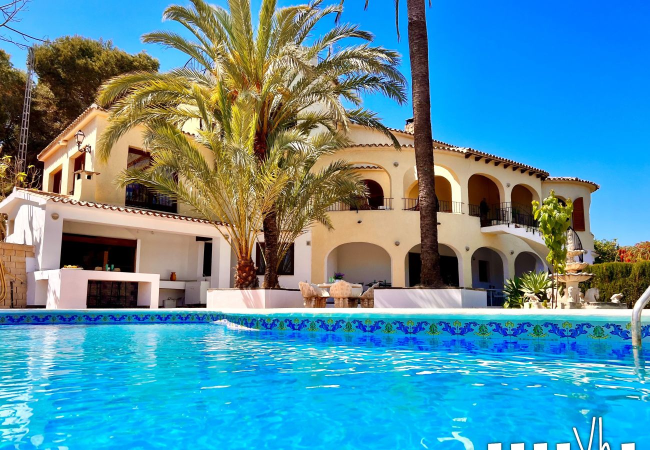 Villa für bis zu 10 Personen, privater Parkplatz und privater Pool, WLAN inbegriffen, genießen Sie Ihren Urlaub hier direkt am Meer!