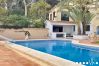 Villa in Benissa - Villa LLOBELLA in Benissa – Direkt am Meer, 6 Schlafzimmer, privater Pool mit Rutsche, Garten mit Obstbäumen und Grill
