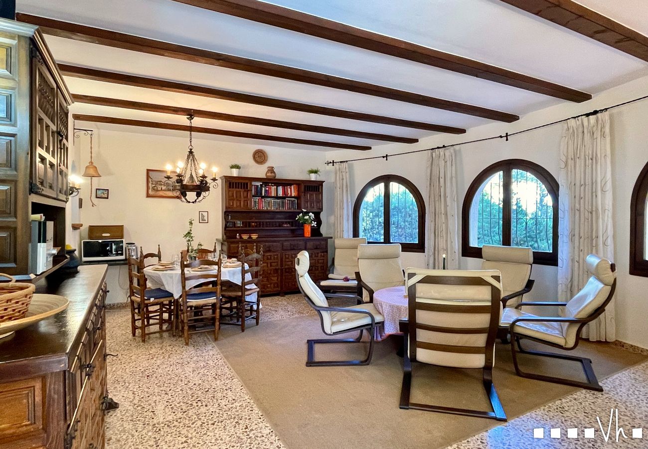 Villa in Moraira - Villa RODRIGANDA in Moraira – 3 Schlafzimmer, privater Pool, 700 m vom Strand El Portet entfernt, Klimaanlage und WLAN