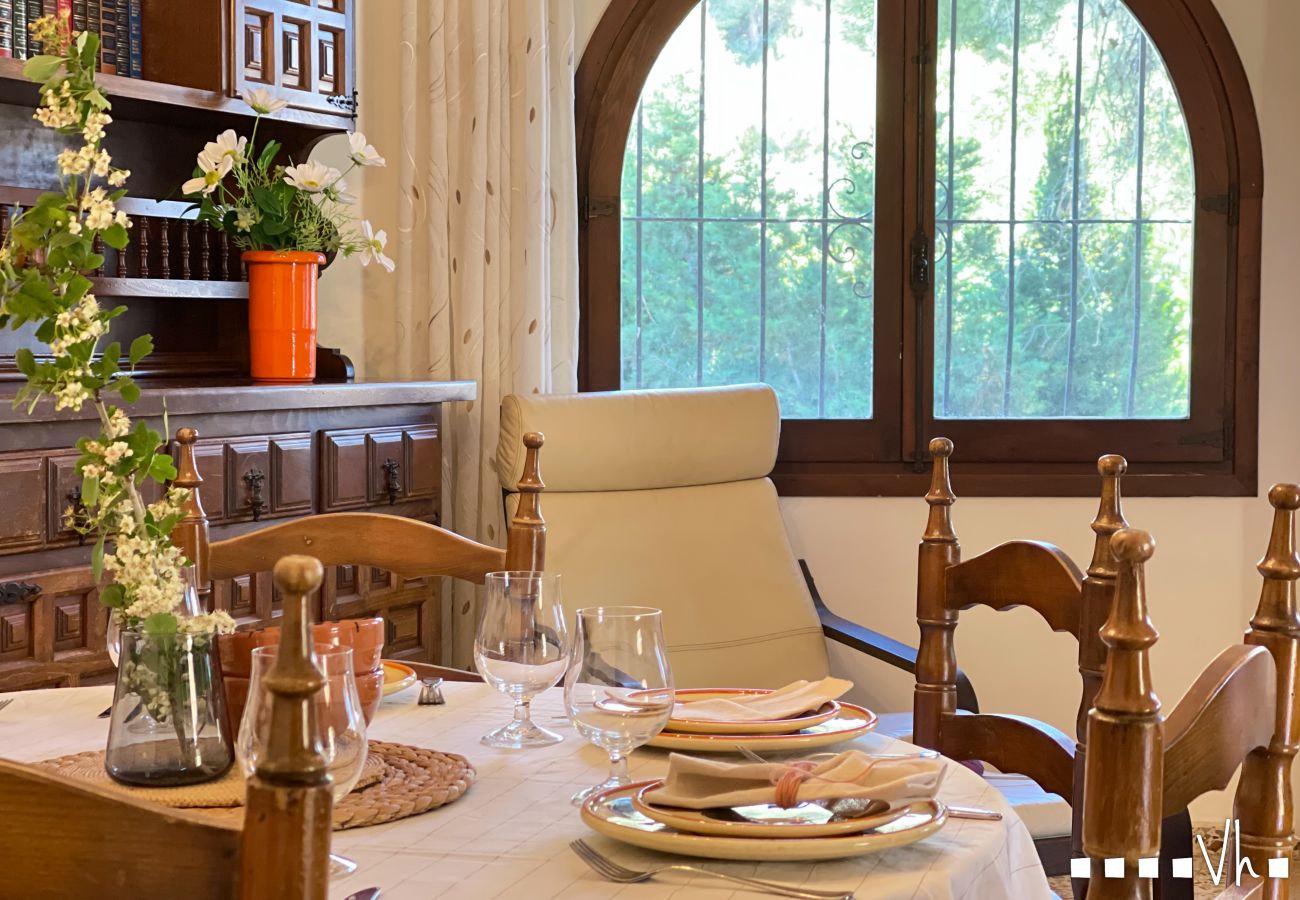 Villa in Moraira - Villa RODRIGANDA in Moraira – 3 Schlafzimmer, privater Pool, 700 m vom Strand El Portet entfernt, Klimaanlage und WLAN