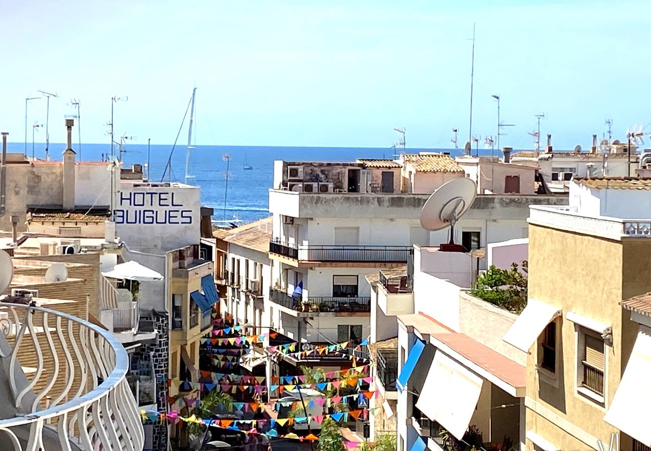 Ferienwohnung in Moraira - APARTAMENTO ATIKA - Das Apartment befindet sich in zentraler Lage, nur 150 m vom Meer entfernt.