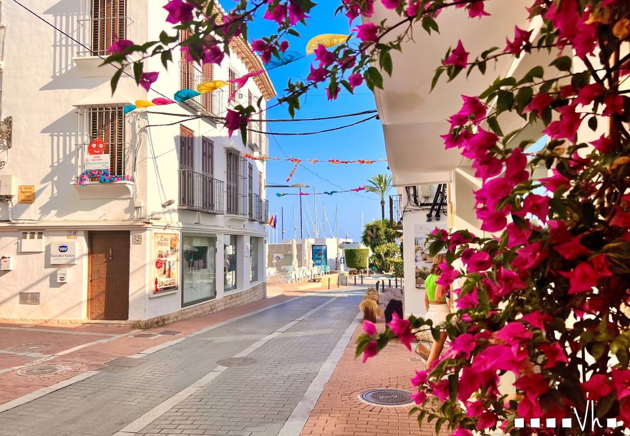 Ferienwohnung in Moraira - APARTAMENTO ATIKA - Das Apartment befindet sich in zentraler Lage, nur 150 m vom Meer entfernt.