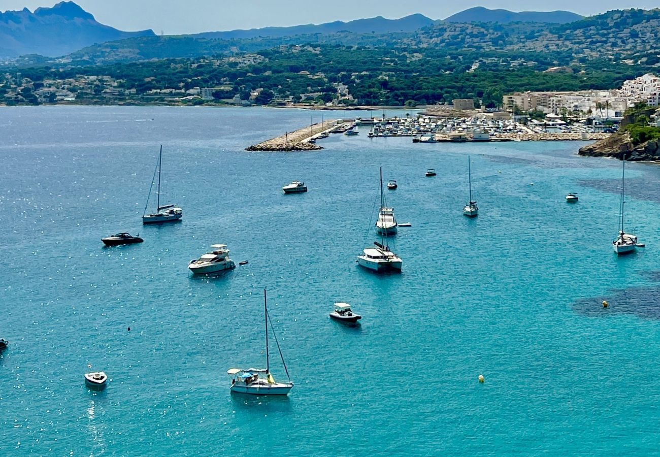 Ferienwohnung in Moraira - APARTAMENTO SUNLOFT - Das Apartment befindet sich in zentraler Lage, nur 200 m vom Strand entfernt.