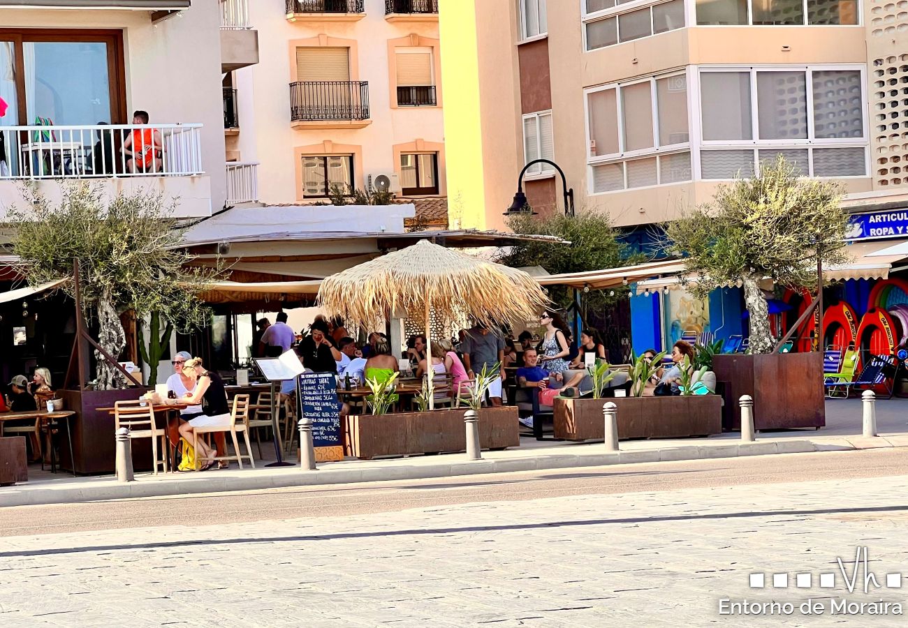 Ferienwohnung in Moraira - APARTAMENTO SUNLOFT - Das Apartment befindet sich in zentraler Lage, nur 200 m vom Strand entfernt.