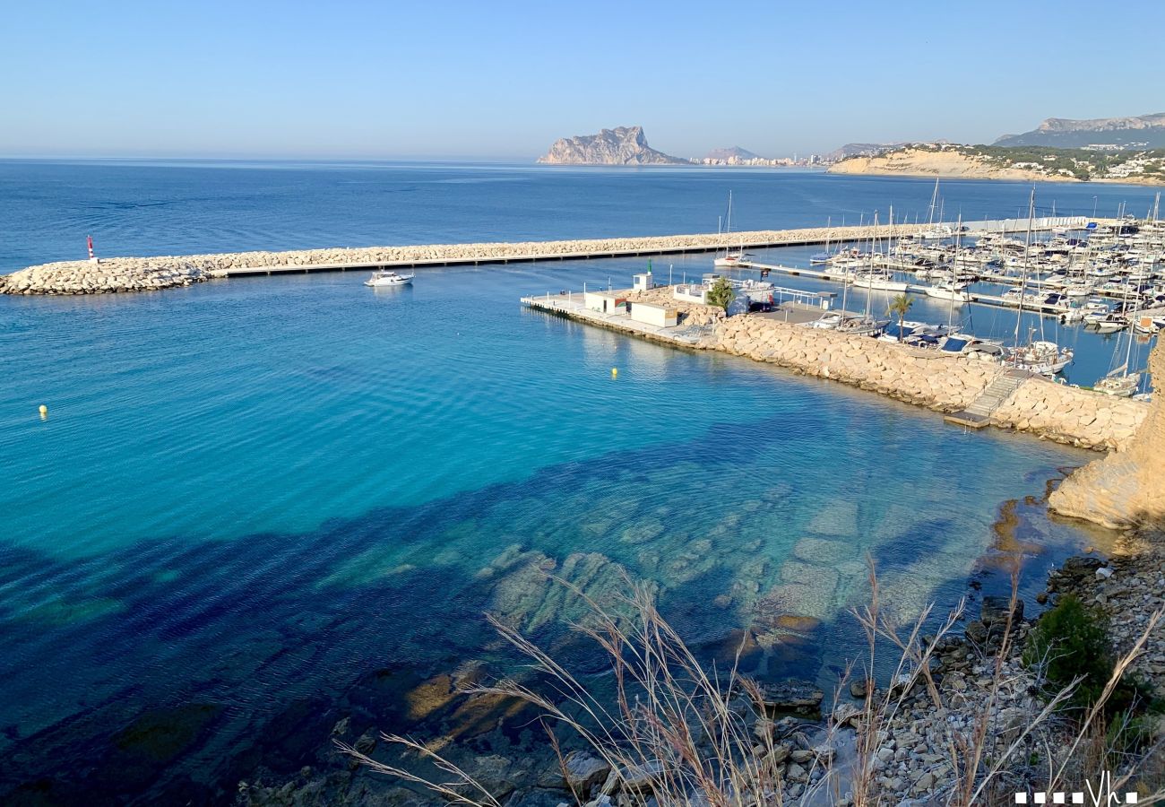 Ferienwohnung in Moraira - APARTAMENTO SUNLOFT - Das Apartment befindet sich in zentraler Lage, nur 200 m vom Strand entfernt.