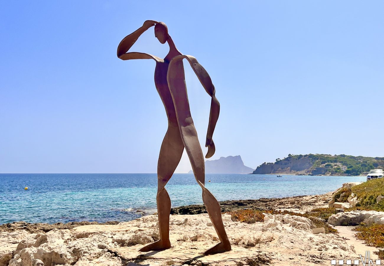 Ferienwohnung in Moraira - APARTAMENTO SUNLOFT - Das Apartment befindet sich in zentraler Lage, nur 200 m vom Strand entfernt.