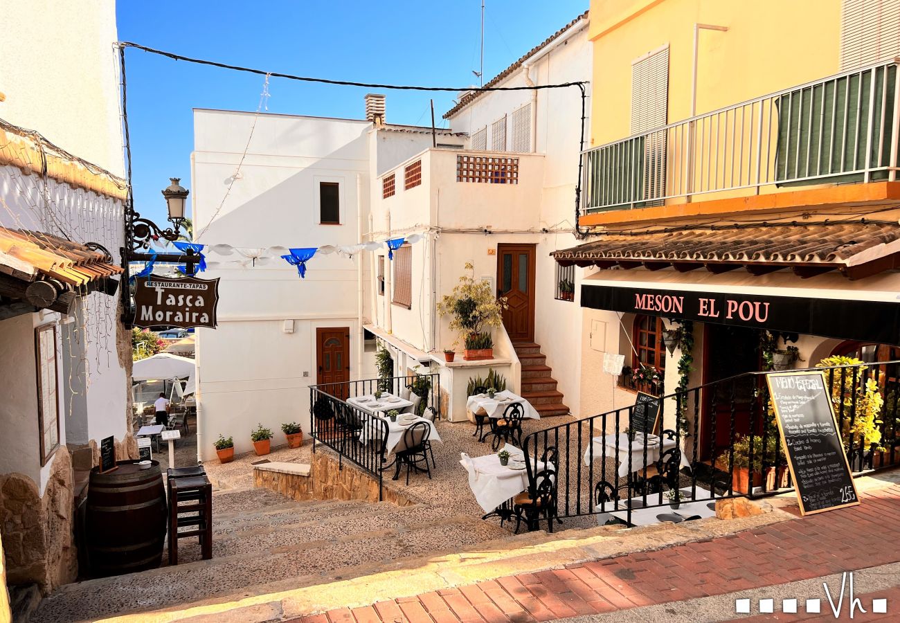 Ferienwohnung in Moraira - APARTAMENTO SUNLOFT - Das Apartment befindet sich in zentraler Lage, nur 200 m vom Strand entfernt.