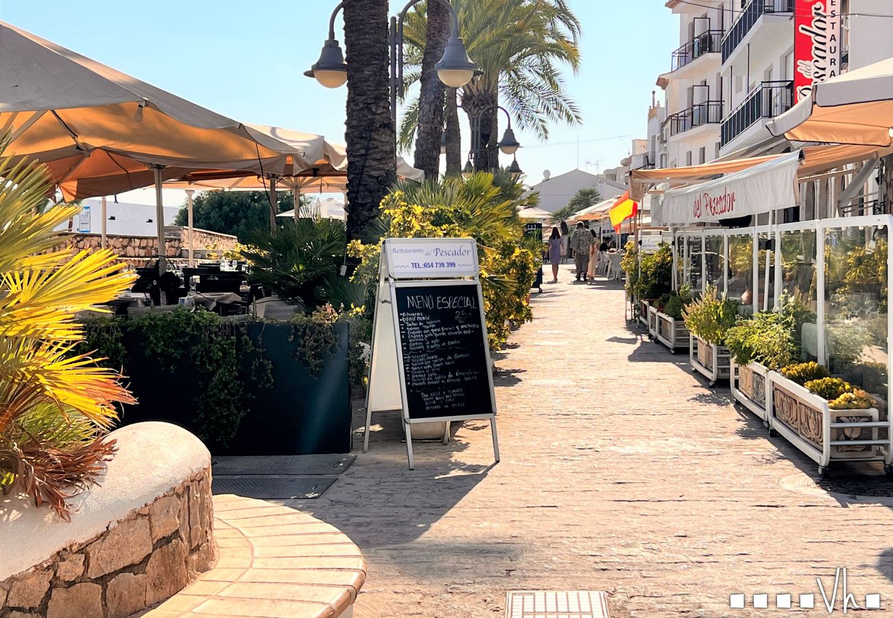 Ferienwohnung in Moraira - APARTAMENTO SUNLOFT - Das Apartment befindet sich in zentraler Lage, nur 200 m vom Strand entfernt.