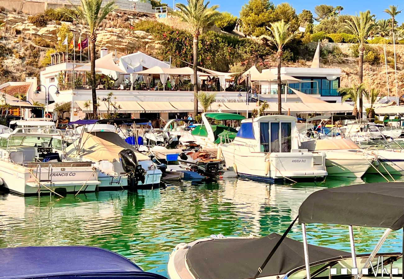 Ferienwohnung in Moraira - APARTAMENTO SUNLOFT - Das Apartment befindet sich in zentraler Lage, nur 200 m vom Strand entfernt.