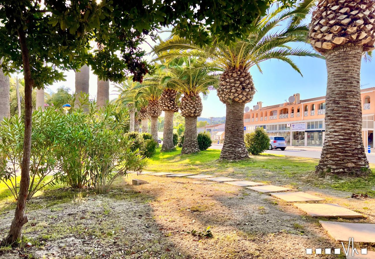 Ferienwohnung in Moraira - APARTAMENTO SUNLOFT - Das Apartment befindet sich in zentraler Lage, nur 200 m vom Strand entfernt.