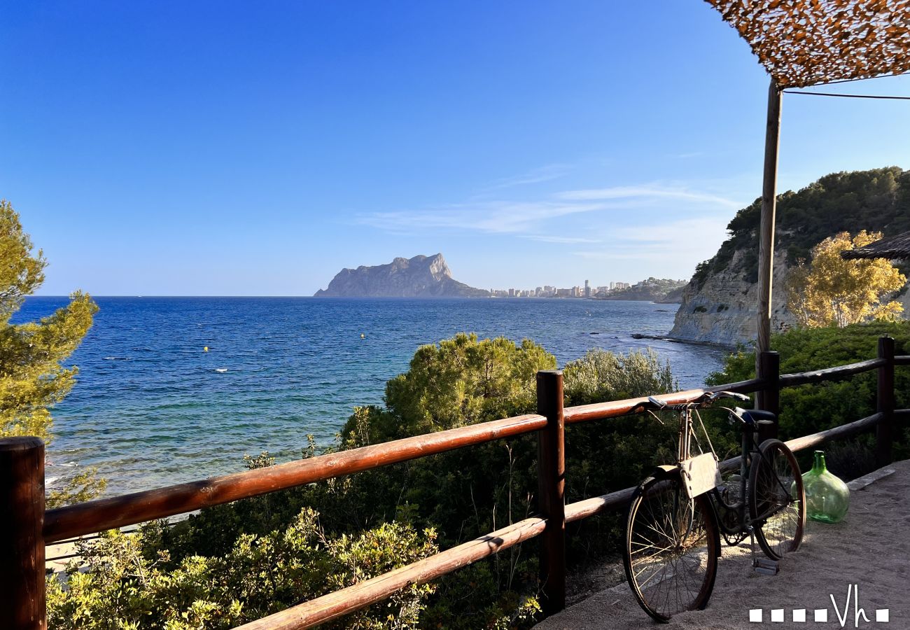 Ferienwohnung in Moraira - APARTAMENTO SUNLOFT - Das Apartment befindet sich in zentraler Lage, nur 200 m vom Strand entfernt.