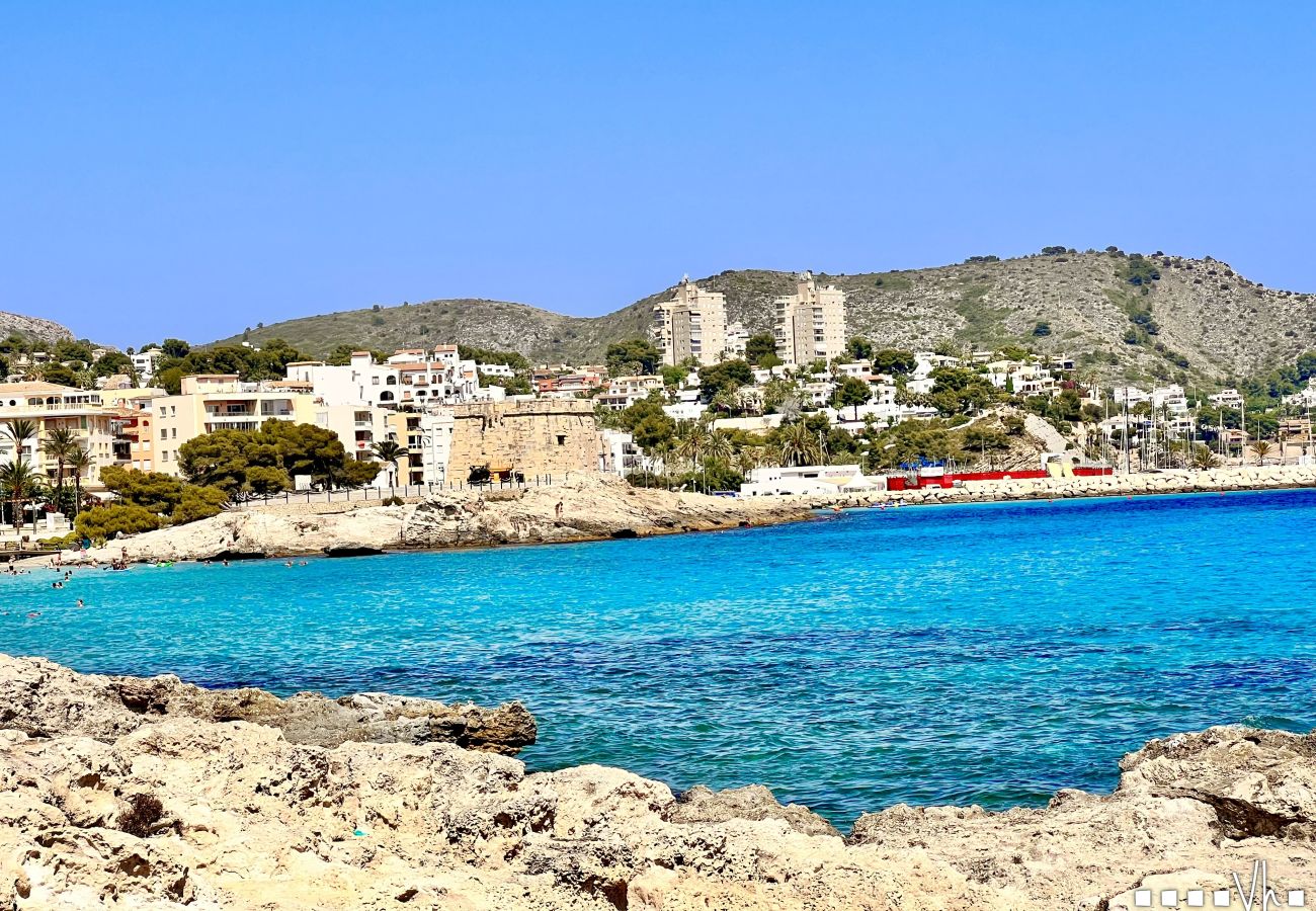 Ferienwohnung in Moraira - APARTAMENTO SUNLOFT - Das Apartment befindet sich in zentraler Lage, nur 200 m vom Strand entfernt.