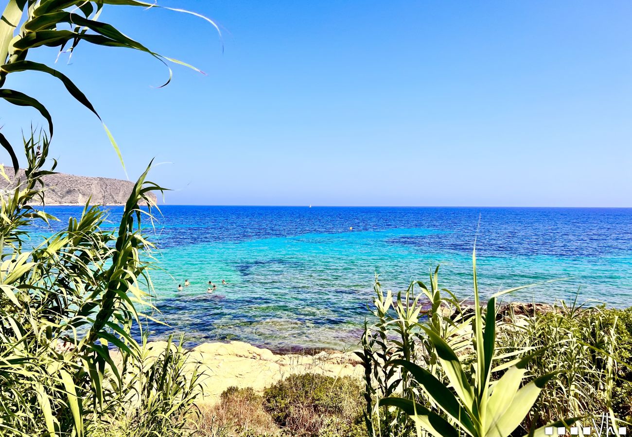 Ferienwohnung in Moraira - APARTAMENTO SUNLOFT - Das Apartment befindet sich in zentraler Lage, nur 200 m vom Strand entfernt.