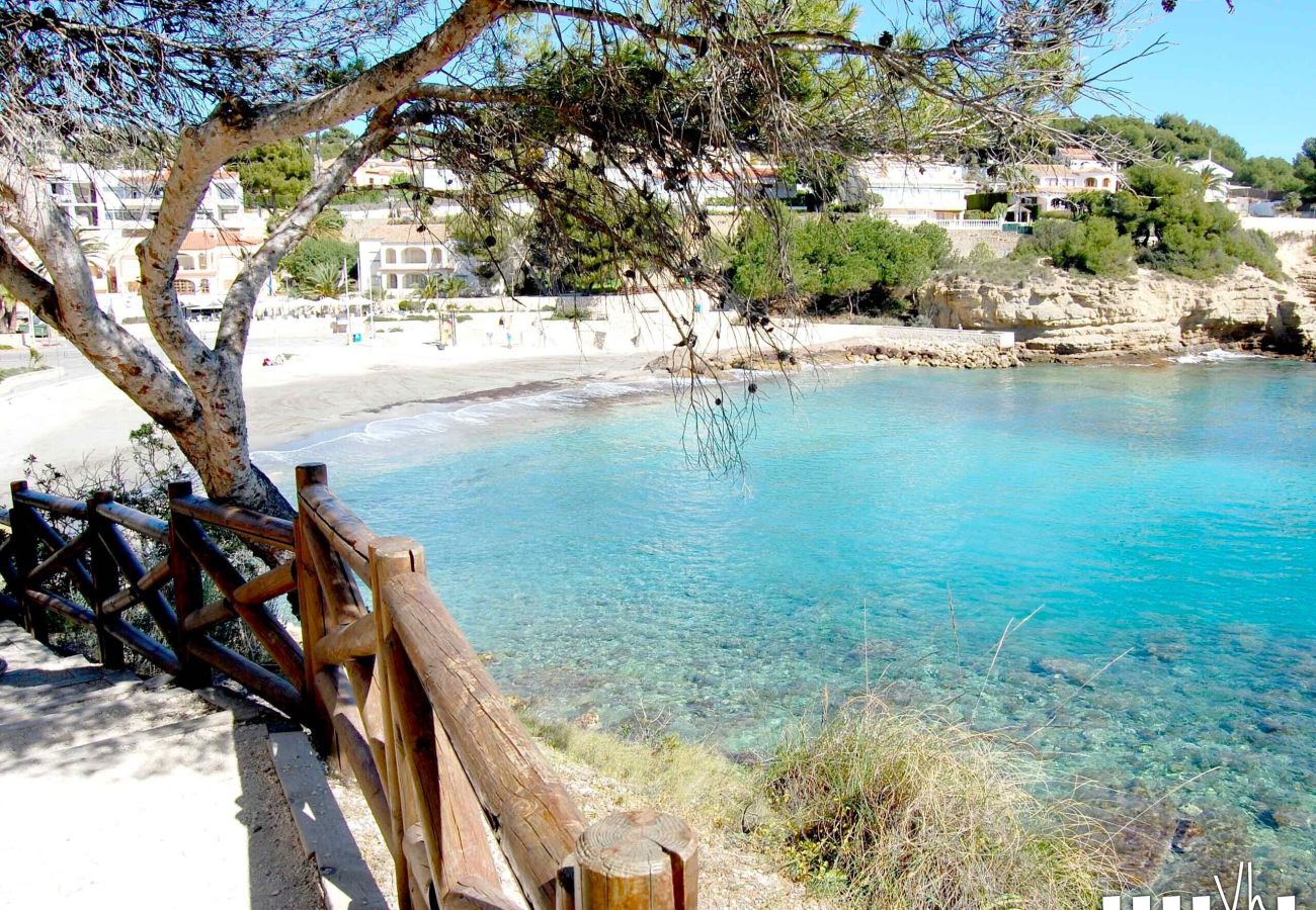 Ferienwohnung in Moraira - APARTAMENTO SUNLOFT - Das Apartment befindet sich in zentraler Lage, nur 200 m vom Strand entfernt.