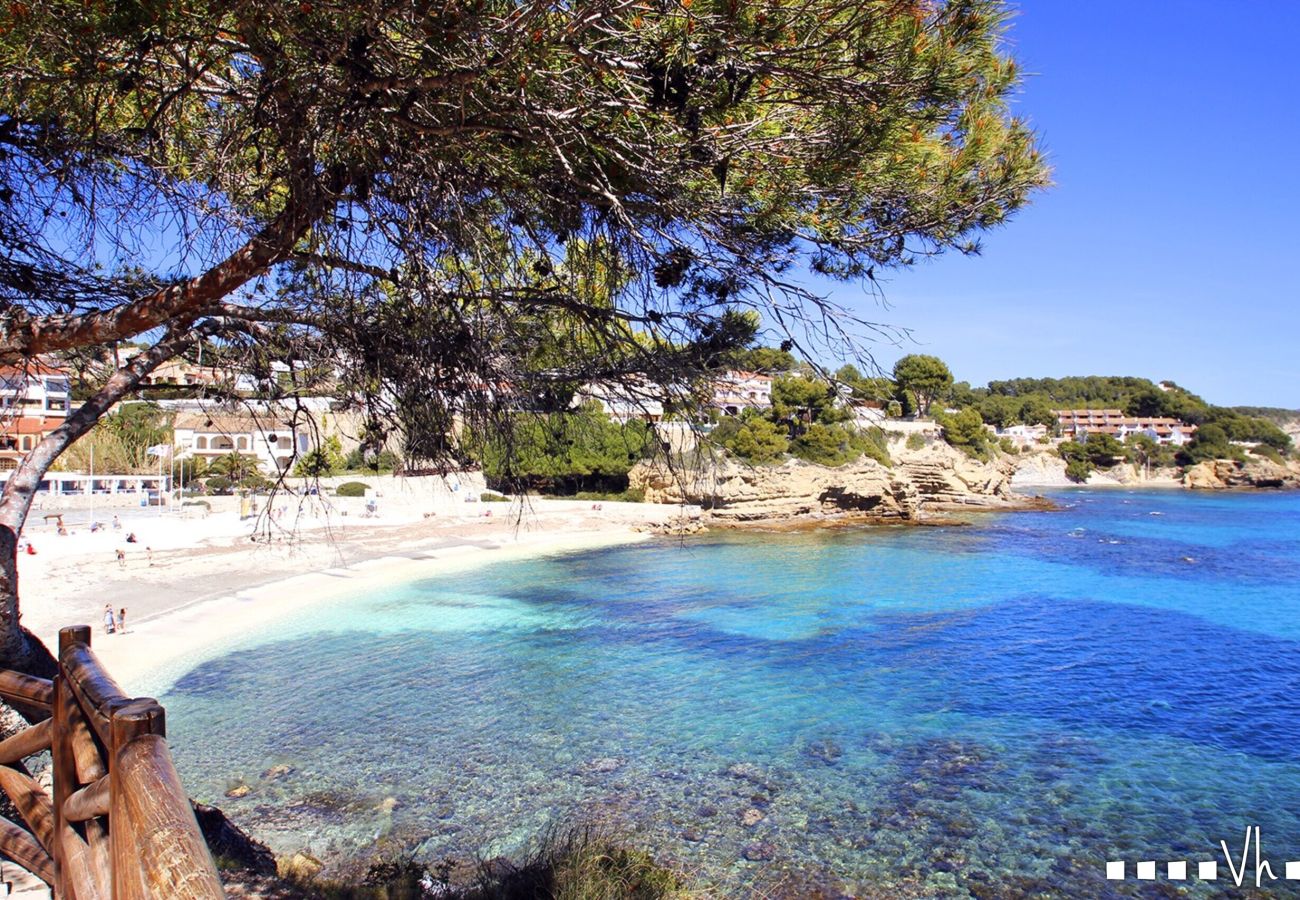 Ferienwohnung in Moraira - APARTAMENTO SUNLOFT - Das Apartment befindet sich in zentraler Lage, nur 200 m vom Strand entfernt.