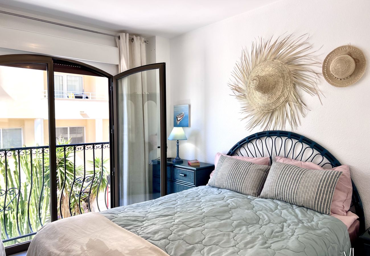 Ferienwohnung in Moraira - APARTAMENTO SUNLOFT - Das Apartment befindet sich in zentraler Lage, nur 200 m vom Strand entfernt.