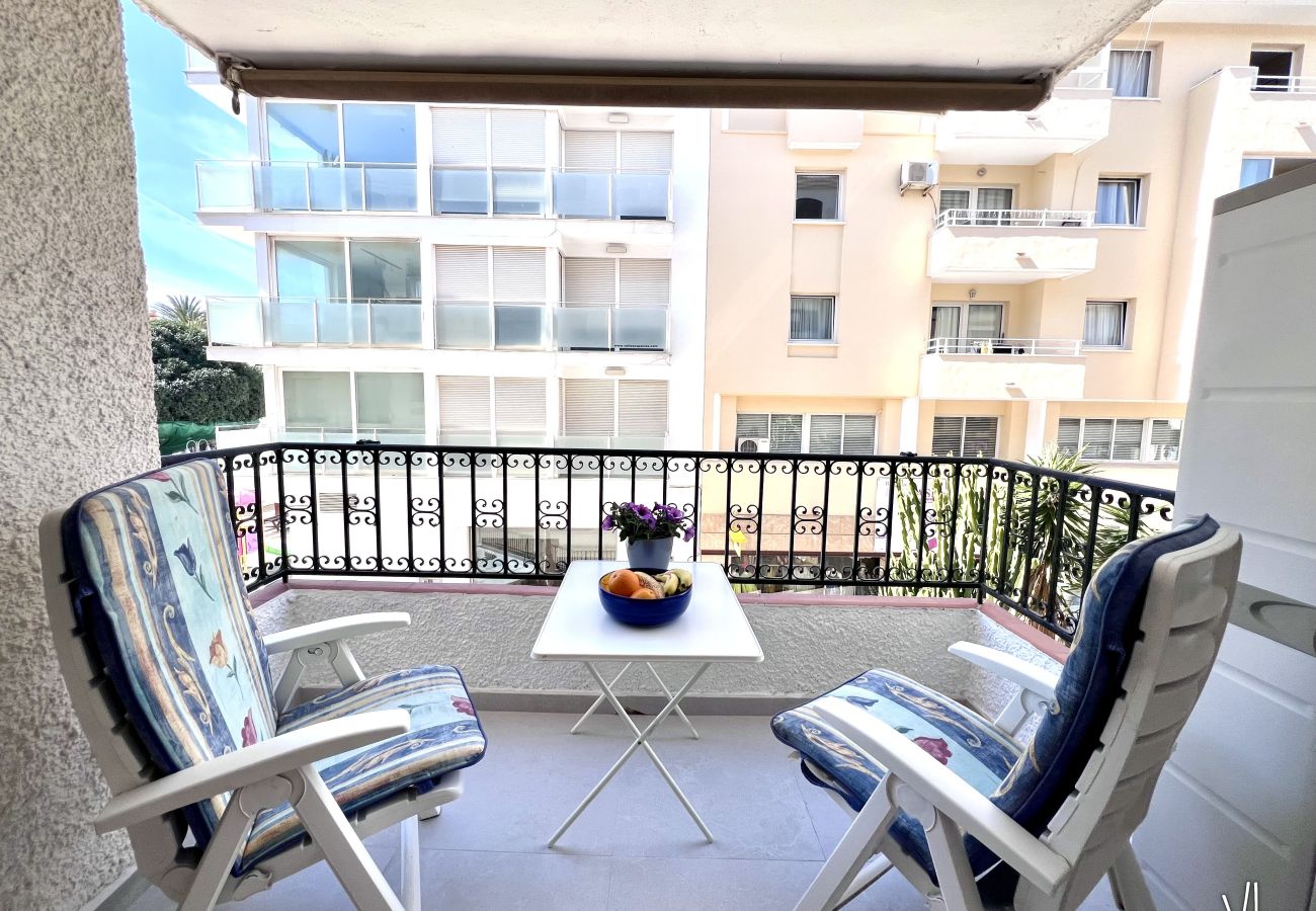 Ferienwohnung in Moraira - APARTAMENTO SUNLOFT - Das Apartment befindet sich in zentraler Lage, nur 200 m vom Strand entfernt.