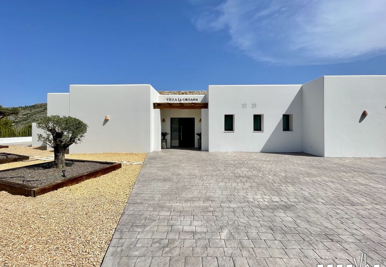 Villa in Pedreguer - Moderne Villa für 6 Personen mit privatem Pool und Bergblick  - LA OKSANA