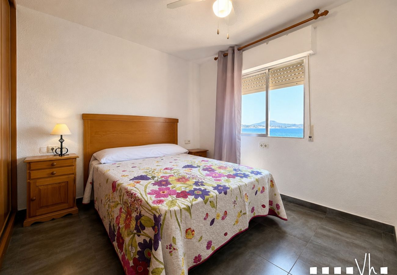Ferienwohnung in Calpe / Calp - Apartment in erster Strandlinie in Calpe mit Meerblick und Pool - CLAUDIA