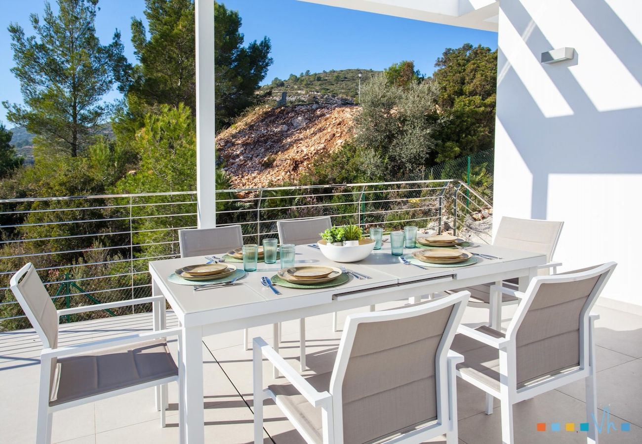 Villa in Pedreguer - CASA AMELIA- Spectacular modern villa with mountain views and capacity for six people. 