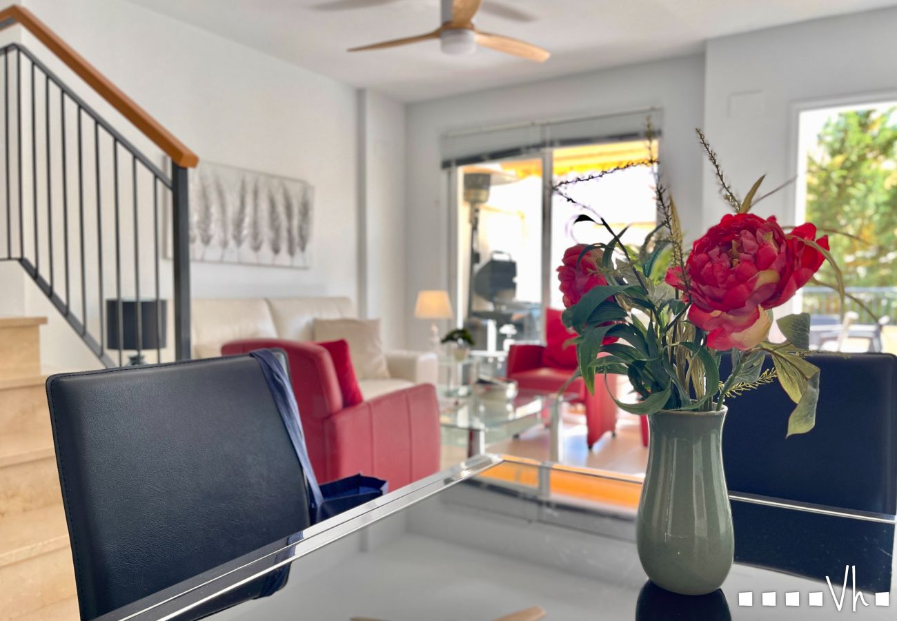 Terraced House in Calpe / Calp - MARYVILLA townhouse in Calpe &ndash; 3 bedrooms, sea views, 2 terraces, barbecue, air conditioning and Wi-Fi