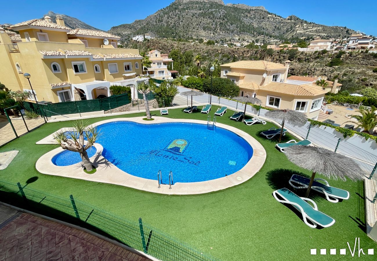 Terraced House in Calpe / Calp - MARYVILLA townhouse in Calpe &ndash; 3 bedrooms, sea views, 2 terraces, barbecue, air conditioning and Wi-Fi