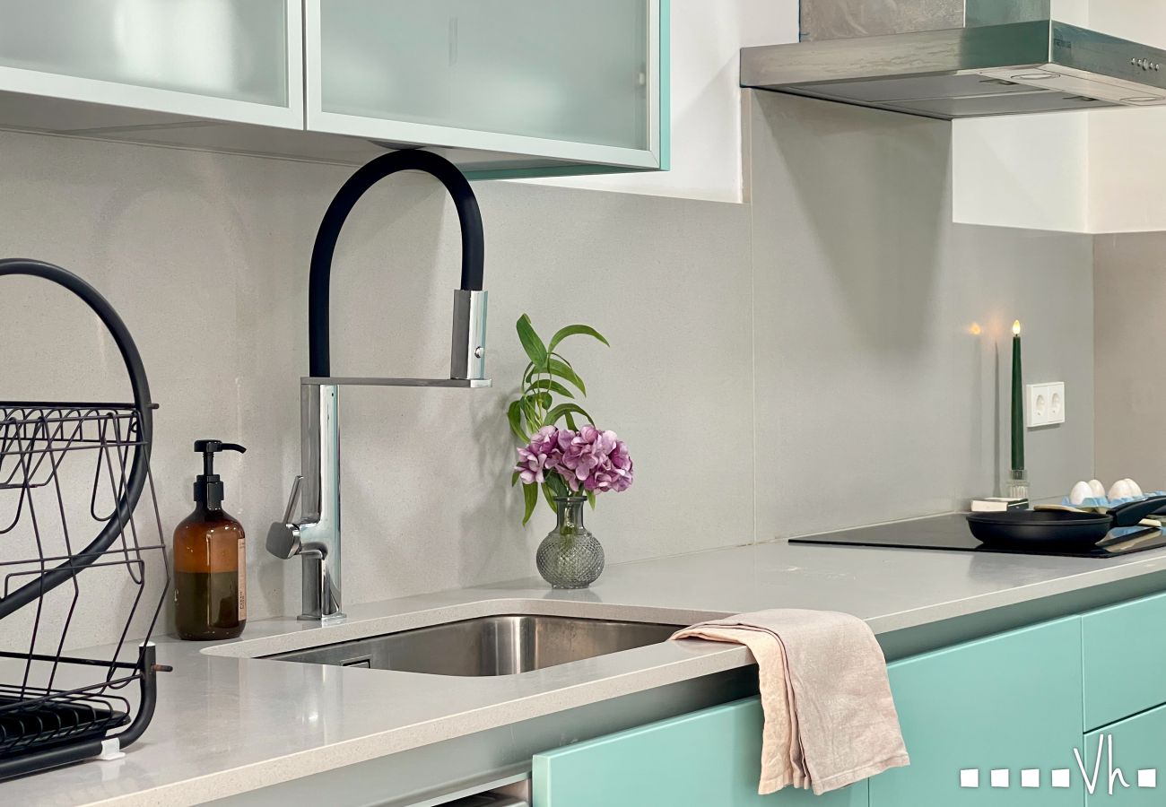 Apartment in Moraira - MILOS Apartment in Moraira – For 4 people, 200 metres from the sea, terrace and parking included