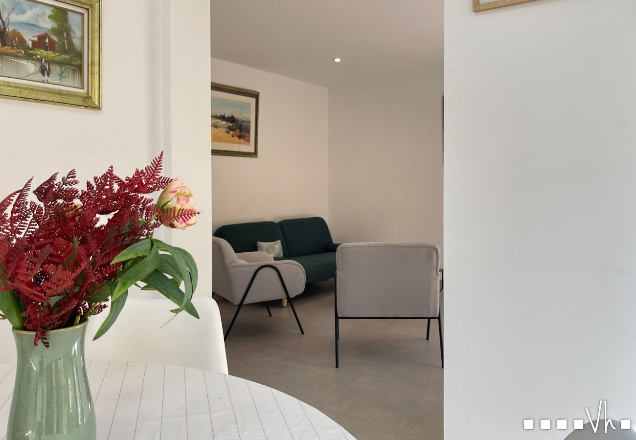 Apartment in Moraira - MILOS Apartment in Moraira – For 4 people, 200 metres from the sea, terrace and parking included