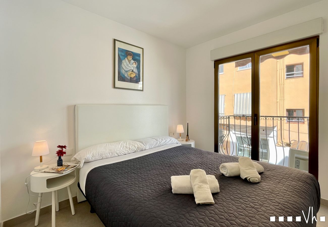 Apartment in Moraira - MILOS Apartment in Moraira – For 4 people, 200 metres from the sea, terrace and parking included