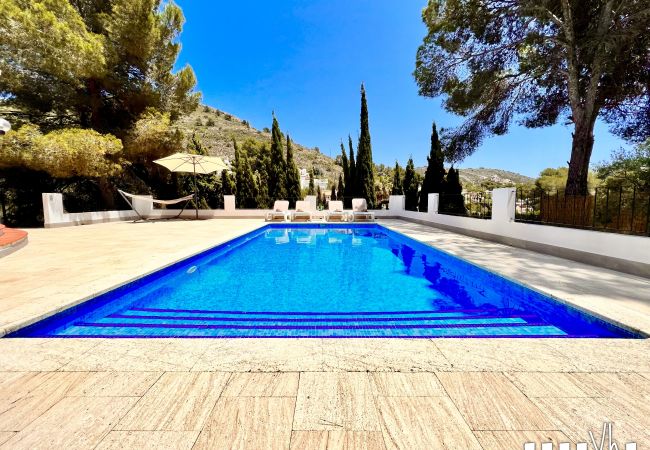 Villa in Moraira - Villa CARMEN in Moraira – Rustic style with private pool, 800 metres from El Portet Beach, 4 bedrooms, air conditioning and Wi-Fi