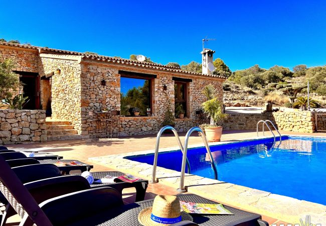 Villa/Dettached house in Benissa - CALIMA- Cozy country house in Benissa (Partida Pinos) with private pool.