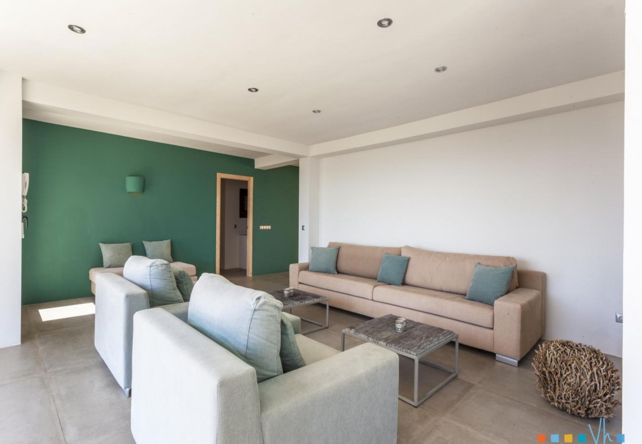 Villa in Moraira - BENIMUSLEM- Villa for rent in Moraira with a spectacular infinity pool with sea views.