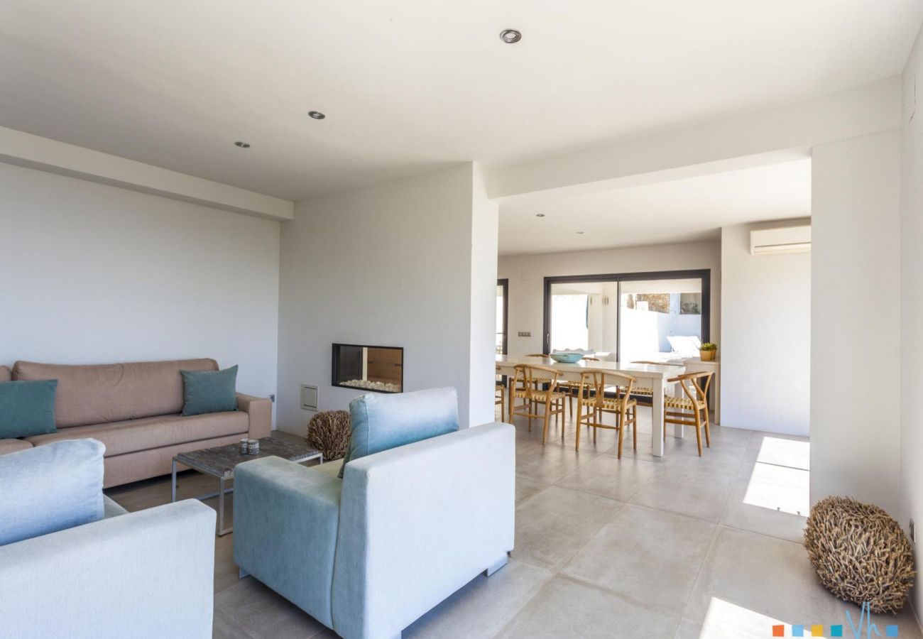Villa in Moraira - BENIMUSLEM- Villa for rent in Moraira with a spectacular infinity pool with sea views.